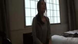 うしろからギュで女心を誘うナンパ師に騙されちゃった素人美女 うしろからギュで女心を誘うナンパ師に騙されちゃった素人美女