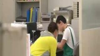 フランクな格好の美乳図書職員が騎乗位でビクビク中イキ フランクな格好の美乳図書職員が騎乗位でビクビク中イキ