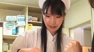 《時間停止》顔舐めペロペロ!無表情で潮吹きさせ同僚にヤリホーするベテランナース! 《時間停止》顔舐めペロペロ!無表情で潮吹きさせ同僚にヤリホーするベテランナース!