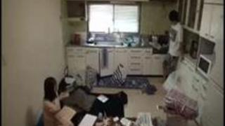 ギャンブル狂いの借金しまくりで2年前に離婚したと言う前の旦那のボロアパートへ離婚の調停関係の書類に彼の捺印が必要なので仕… ギャンブル狂いの借金しまくりで2年前に離婚したと言う前の旦那のボロアパートへ離婚の調停関係の書類に彼の捺印が必要なので仕…