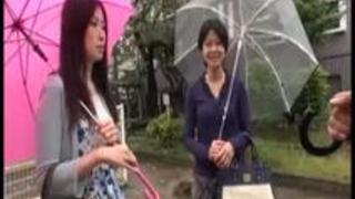 保育園に子供を預け帰宅中のママ�... 保育園に子供を預け帰宅中のママ�...