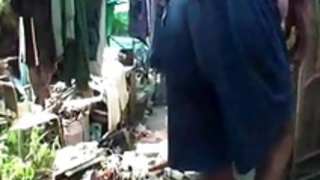 若い日本の妊婦は、ホームレスの男とセックスする 若い日本の妊婦は、ホームレスの男とセックスする