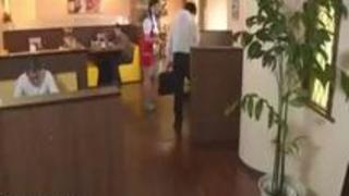 【由愛可奈】飲食店でAVを見ている変態客にエッチなお仕置きをするウエイトレスのお姉さん 【由愛可奈】飲食店でAVを見ている変態客にエッチなお仕置きをするウエイトレスのお姉さん