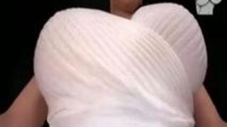 迫力の爆乳をローアングルから!揉みしだかれる爆乳の質感をとくとご覧あれ〜!【宇都宮しをん】 迫力の爆乳をローアングルから!揉みしだかれる爆乳の質感をとくとご覧あれ〜!【宇都宮しをん】