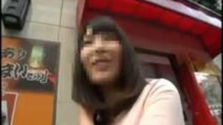 ナンパにノセられ即ハメしちゃう大人しそうだがノリの良い美少女2名 ナンパにノセられ即ハメしちゃう大人しそうだがノリの良い美少女2名