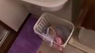 姉の入浴中に脱衣カゴから下着を拝借しようとした弟をパンティ手コキw【里美ゆりあ】 パンティでオナニ 姉の入浴中に脱衣カゴから下着を拝借しようとした弟をパンティ手コキw【里美ゆりあ】 パンティでオナニ