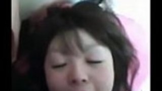 アマチュア日本人女の子は陰茎で餌を食べる アマチュア日本人女の子は陰茎で餌を食べる