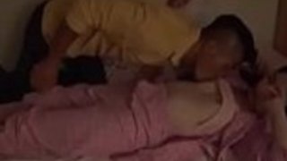 日本の兄と父親が一緒に姉を犯す 日本の兄と父親が一緒に姉を犯す