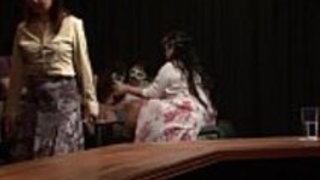 日本人の女がぶつかる 日本人の女がぶつかる