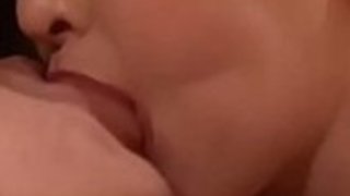 日本の恋人は彼女の息子から素敵なファックを得る 日本の恋人は彼女の息子から素敵なファックを得る