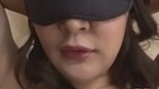 日本のひよこの大きな胸をマッシングする 日本のひよこの大きな胸をマッシングする