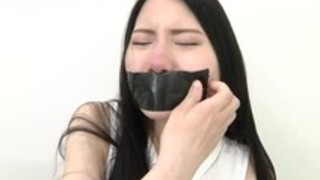 テープギャグを使ったノーズプレイ テープギャグを使ったノーズプレイ