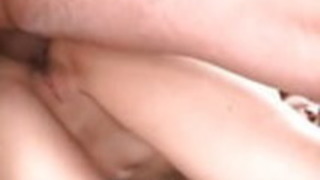 夏尾は、クレイジーのようなファックの前に必ず吸うのが好きです 夏尾は、クレイジーのようなファックの前に必ず吸うのが好きです