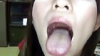 日本の女の子は、厚い兼の複数の負荷を飲み込む 日本の女の子は、厚い兼の複数の負荷を飲み込む