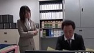 日本のオフィスセックスに屈する 日本のオフィスセックスに屈する