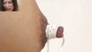 ちひろは乳首の拷問を大好き - タイ、ピンチ、ブラシ ちひろは乳首の拷問を大好き - タイ、ピンチ、ブラシ