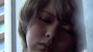 小さなアジア人は激しく怒鳴った 小さなアジア人は激しく怒鳴った