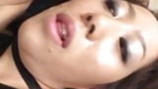 沖縄ツバサセクシーな黒のランジェリーでアジアの熟女は、猫fを取得します 沖縄ツバサセクシーな黒のランジェリーでアジアの熟女は、猫fを取得します