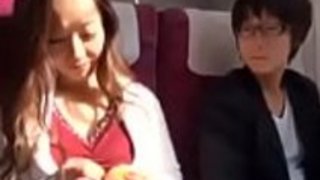 日本の恋人がファックする方法を変態の息子を示しています 日本の恋人がファックする方法を変態の息子を示しています