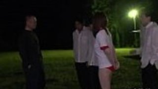 東洋の女の子がハワイを打つ 東洋の女の子がハワイを打つ