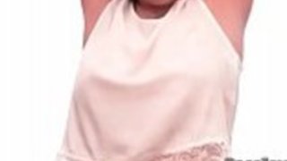 AnneはPOV xxxのシーンで彼女の大きなおっぱいを明らかにする AnneはPOV xxxのシーンで彼女の大きなおっぱいを明らかにする