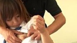 東洋の学校の女の子は、ディックに下る 東洋の学校の女の子は、ディックに下る