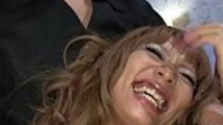 彼女は猫で指とウィーニーを愛する 彼女は猫で指とウィーニーを愛する