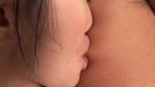 ディックは、裸の魅力的な女の子を吸って、sixtynineで舐めた ディックは、裸の魅力的な女の子を吸って、sixtynineで舐めた