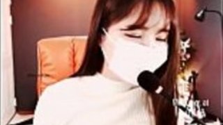 女の子は彼女の乳首を示す - girl18.us 女の子は彼女の乳首を示す - girl18.us