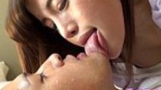日本のアジア人の女の子顔リッキング、舌フェチ、スピットフェチ