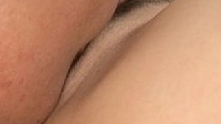 彼女の濡れた茂みで雄原里香のブルネット人形に雄鶏が必要 彼女の濡れた茂みで雄原里香のブルネット人形に雄鶏が必要