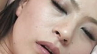 スタッドは、お互いが彼女の前におもちゃでおしゃべりをしゃぶります スタッドは、お互いが彼女の前におもちゃでおしゃべりをしゃぶります