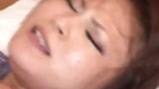 エアリー・アイは、彼女の毛むくじゃらのアジアの犬にコックの大きなインチをとります エアリー・アイは、彼女の毛むくじゃらのアジアの犬にコックの大きなインチをとります