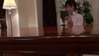 キューティーは2つの脂肪ノブを吸う キューティーは2つの脂肪ノブを吸う