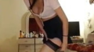 熱いアジアのカムガールは自分自身とマスターズを演じる 熱いアジアのカムガールは自分自身とマスターズを演じる