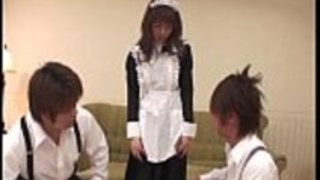 彼女がアパートの清掃に取り組んでいるとき、愛内詩織 彼女がアパートの清掃に取り組んでいるとき、愛内詩織