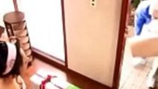 夫が家にいない間にセールスマンに犯された主婦 夫が家にいない間にセールスマンに犯された主婦