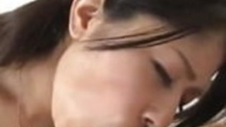 日本人メイド、コナツひなたは、ハードコアでセックスを楽しんでいます 日本人メイド、コナツひなたは、ハードコアでセックスを楽しんでいます