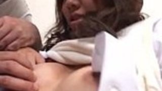 セクシーな欲求jap学校の女の子が剥奪され、先生に犯さ セクシーな欲求jap学校の女の子が剥奪され、先生に犯さ