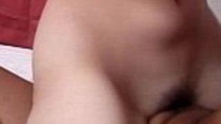 ラスティーな十代の日本人は彼女のスリットにコックをフィットさせ、それを激しく乗る ラスティーな十代の日本人は彼女のスリットにコックをフィットさせ、それを激しく乗る