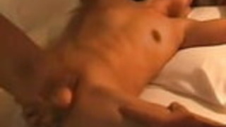 非常に愛らしいアジアの女の子彼女と彼女cums取得 非常に愛らしいアジアの女の子彼女と彼女cums取得