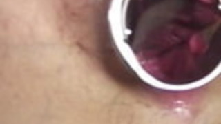 彼女のおなかの中に指を貼るので、彼女は爆発している 彼女のおなかの中に指を貼るので、彼女は爆発している