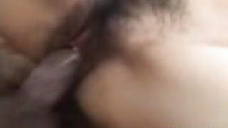 ゆずるには指がかかっていて、ねじれている。 ゆずるには指がかかっていて、ねじれている。