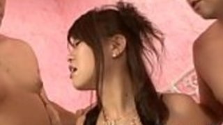 東洋の恋人はハードな男性の雄牛を飼います 東洋の恋人はハードな男性の雄牛を飼います