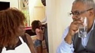 友人の娘が見ている間にファックされ、日本のバスマママ 友人の娘が見ている間にファックされ、日本のバスマママ