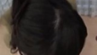 アリーサ中野は、彼女のリビングルームでコックをつかんでくすぐります アリーサ中野は、彼女のリビングルームでコックをつかんでくすぐります