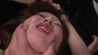 オリエンタルの熟女が吸うボール好き オリエンタルの熟女が吸うボール好き