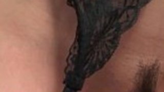 ストッキングと大きなおっぱいの女の子は3人組で座っている ストッキングと大きなおっぱいの女の子は3人組で座っている