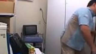 日本人カップルがオフィスでファックしている 日本人カップルがオフィスでファックしている