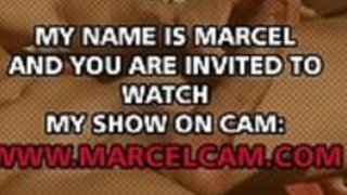 日本のCDはベッドで吸い込まれる 日本のCDはベッドで吸い込まれる